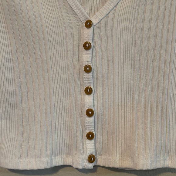 FOREVER 21 V-NECK WHITE TOP - Picture 3 of 4